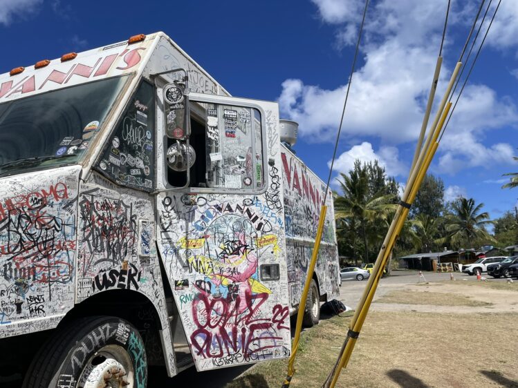 Giovanni’s Shrimp Truck(ジョバンニ・シュリンプトラック)カフク本店の外観