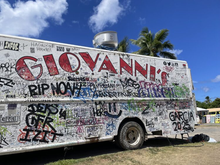 Giovanni’s Shrimp Truck(ジョバンニ・シュリンプトラック)カフク本店の外観