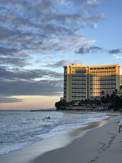 ワイキキビーチ 朝の散歩 日の出