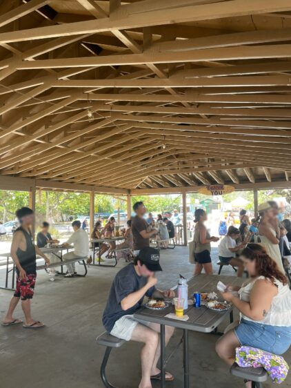 ジョバンニ前の飲食スペース