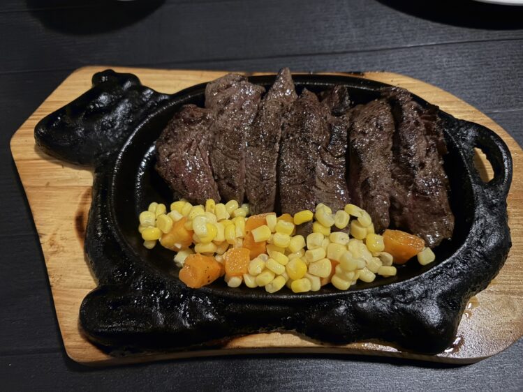 Acacia Steakhouseのブラックペッパーステーキ