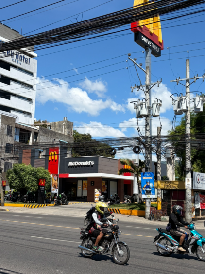 エスカリオセントラルモール横にあるマクドナルドの店舗外観