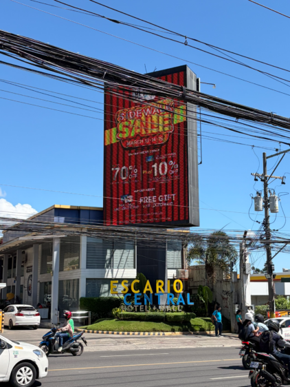 ホテルのメインエントランス入口