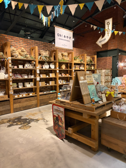 ディズニー・ハーベスト・マーケット横浜赤レンガ倉庫店のオリジナルグッズ販売コーナー