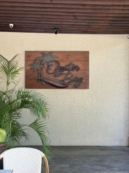 セブ島のシーフードレストランOyster Bayの店外看板
