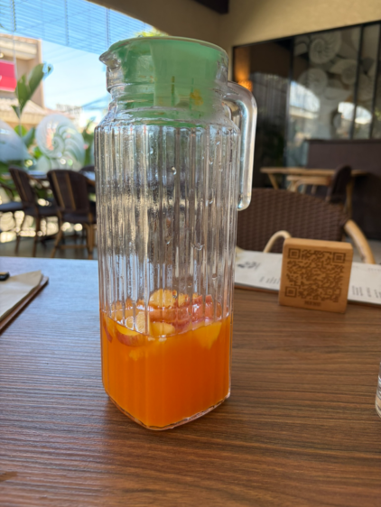 Oyster Bayのドリンク、トロピカルパッションのピッチャー