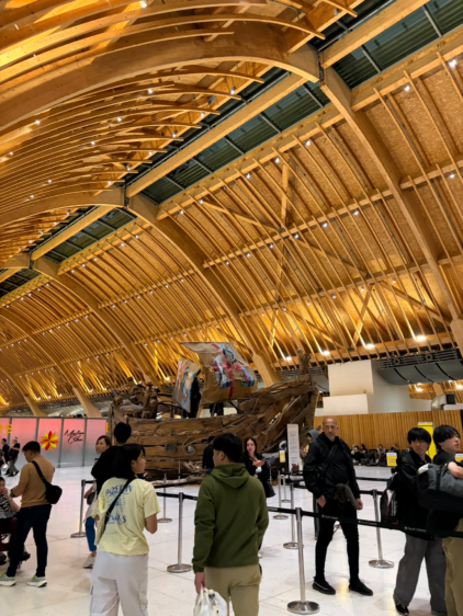 セブ・マクタン空港ターミナル2、フィリピンらしい木製のアーチ型天井